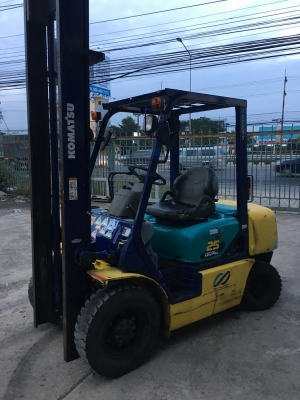 ขาย komatsu 2.5t เสา 5m