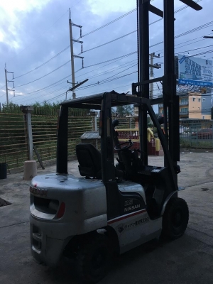 ขาย nissan 2.5t เสา 4เมตร