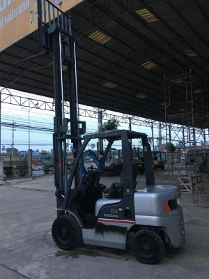 ขาย nissan 2.5t เสา 4เมตร