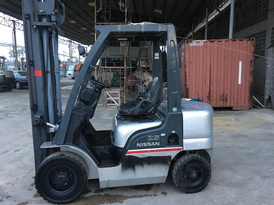 ขาย nissan 2.5t เสา 4เมตร