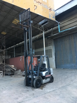 ขาย nissan 2.5t เสา 4เมตร