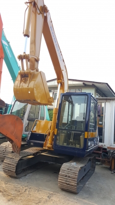 ขายรถนำเข้าเก่าญี่ปุ่นแท้ KOMATSU PC60 รุ่น 5 ทำสีแล้ว พร้อมใช้งาน