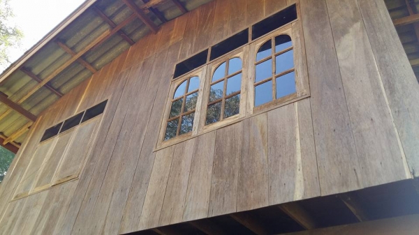 ขายบ้านไม้เรือนเก่าไม้เป็นไม้เนื้อแข็งทั้งหลังครับ