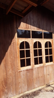 ขายบ้านไม้เรือนเก่าไม้เป็นไม้เนื้อแข็งทั้งหลังครับ