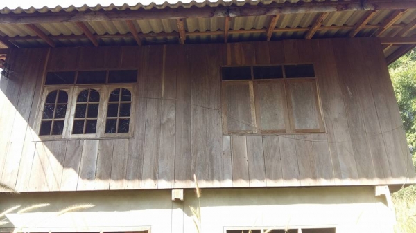 ขายบ้านไม้เรือนเก่าไม้เป็นไม้เนื้อแข็งทั้งหลังครับ