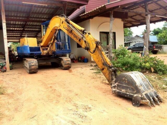 ขาย 310,000 KOMATSU PC60-5  เครื่องดี ปั้มแรง โช่หนา เอวเเน่น  ช่วงล่างเต็ม รถอยู่ จ.ยโสธร 090-772-3710 090-772-3708