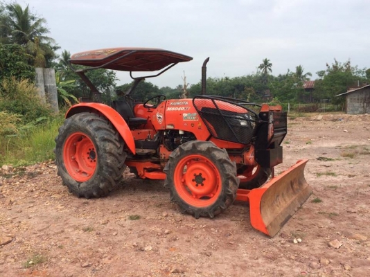 ขายkubota m6040 รถสวยพร้อมใช้งานและอุปกรณ์ เล่มทะเบียนพร้อมโอน