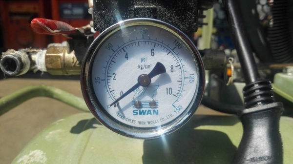 ** SOLD ** ปั้มลม SWAN รุ่น SV P-201 มอเตอร์ Mitsu 1 HP ไฟบ้าน 220V ถัง 85 ลิตร ใช้งานเดือนเดียวสภาพใสๆวัยรุ่นชอบ!!