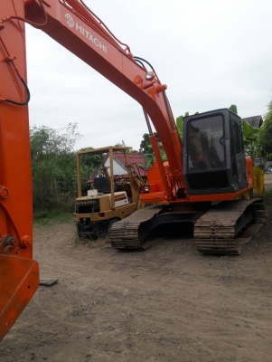 ขายค่ะ..HITACHI  EX90  เก่าใน  ปรับสภาพใหม่..ทำสี..เช็คระบบพร้อมใช้...ลองระบบกันได้ทุกวัน....โทร  089-3818694  ดวงนภา