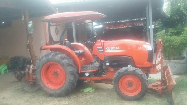 ขายรถไถ KUBOTA L4708 อุปกรณ์ ดันหน้า ผานหลัง ใช้งาน1751ชั่วโมง สภาพพร้อมใช้งาน เอกสารพร้อมโอน ราคา365,000 สนใจโทร 090-8588220คุณนะ 093-3258446คุณบิว หรือเข้าดูสินค้าอื่นๆได้ที่ www.narong2truck.com หรือ www.truck.in.th/498 หรือเพจFacebook ณรงค์ ซื้อขายรถม