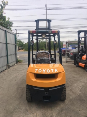 Toyota 7FG25 ยก2.5 ตัน 4.5 เมตร ติดตั้งงาเทได้ มีอุปกรณ์พร้อมครบ เกียร์ออโต้ เครื่องเกียร์ดีมาก 094-426-7888 จะเด็ด