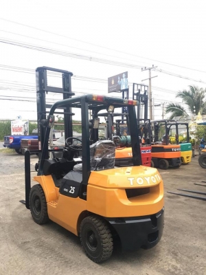 Toyota 7FG25 ยก2.5 ตัน 4.5 เมตร ติดตั้งงาเทได้ มีอุปกรณ์พร้อมครบ เกียร์ออโต้ เครื่องเกียร์ดีมาก 094-426-7888 จะเด็ด