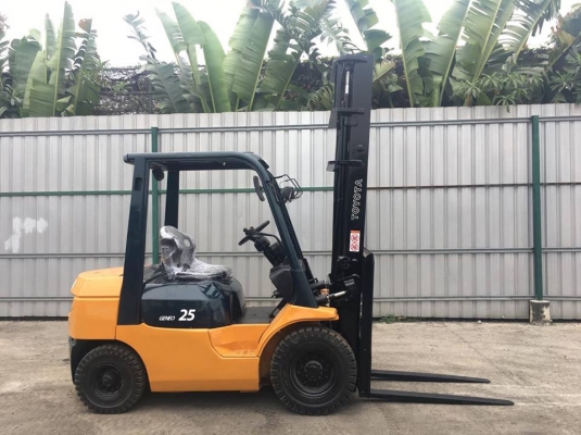 Toyota 7FG25 ยก2.5 ตัน 4.5 เมตร ติดตั้งงาเทได้ มีอุปกรณ์พร้อมครบ เกียร์ออโต้ เครื่องเกียร์ดีมาก 094-426-7888 จะเด็ด