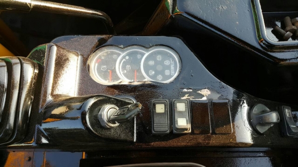 ขาย รถขุด CATERPILLAR รุ่น 303C CR มือสองญี่ปุ่น แทรกยางใหม่  สลัก บูท เองแน่น 100\%  แรงดี ทำงานไวทุกระบบ สวย พร้อมใช้งาน มือถือ/LINE ID : 0818753444