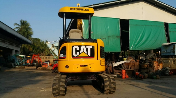 ขาย รถขุด CATERPILLAR รุ่น 303C CR มือสองญี่ปุ่น แทรกยางใหม่  สลัก บูท เองแน่น 100\%  แรงดี ทำงานไวทุกระบบ สวย พร้อมใช้งาน มือถือ/LINE ID : 0818753444