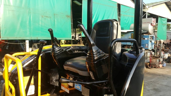 ขาย รถขุด CATERPILLAR รุ่น 303C CR มือสองญี่ปุ่น แทรกยางใหม่  สลัก บูท เองแน่น 100\%  แรงดี ทำงานไวทุกระบบ สวย พร้อมใช้งาน มือถือ/LINE ID : 0818753444