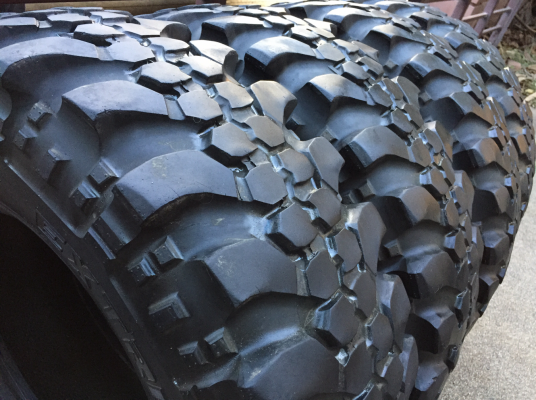 ยางตะขาบ Simex 31 10.5 R15 ปลายปี12 ไม่มีปะ พร้อมใช้งาน ราคาไม่แพง ยางตะขาบ Simex 31 10.5 R15 ปลายปี12 ไม่มีปะ พร้อมใช้งาน ราคาไม่แพง