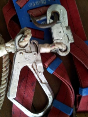 ขายถูก Safety Belt สำหรับปีนที่สูง แบบเต็มตัว ขายถูก Safety Belt สำหรับปีนที่สูง แบบเต็มตัว