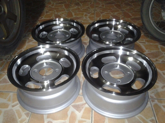 ถั่ว 13x6 / 4x114  off+35 (วัดเอง) ทำสีหน้าเงาแล้ว ขอบหนา ๆ
