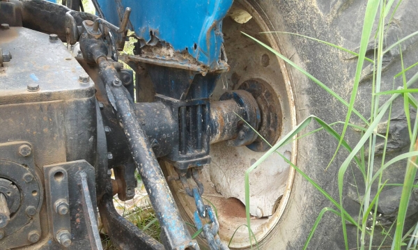 ขายรถไถจีน ขนาดเท่ากับ M5000  ใบมีดอย่างเดียว 2 เพลา ราคา 150000