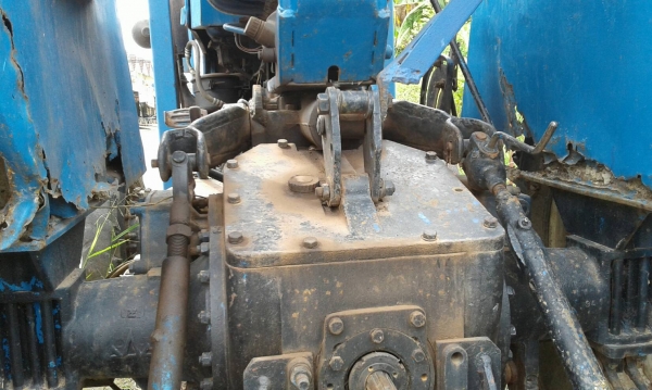 ขายรถไถจีน ขนาดเท่ากับ M5000  ใบมีดอย่างเดียว 2 เพลา ราคา 150000