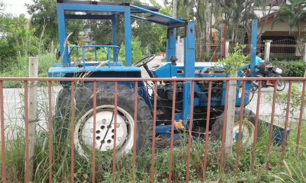 ขายรถไถจีน ขนาดเท่ากับ M5000  ใบมีดอย่างเดียว 2 เพลา ราคา 150000