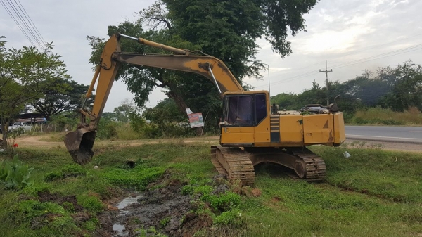 ขายรถขุดแบ็คโค PC200-5 ปั๊มเดิม เครื่อง6BG1เทอร์โบว์ ช่วงล่างโซ่ใหม่ สภาพทำงานประจำ