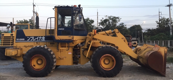 มาถึงไทยแล้วครับ KOMATSU WA300-1 ซีเรียล 30,000สวยๆนำเข้าจากญี่ปุ่นแท้ โทร.090-986-2521 อ๊อบ