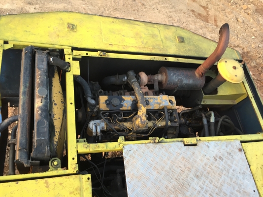 Komatsu PC200. พร้อมใช้งาน. ขายตามสภาพ 098-320 6676