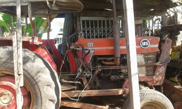 ขายด่วน รถไถแมสชี่ 185 รถสภาพพร้อมใช้งาน เครื่องเกียร์ดี ยางพร้อมใช้งาน อุปกรณ์ดันหน้า ผานพรวน เอกสารเล่มทะเบียน