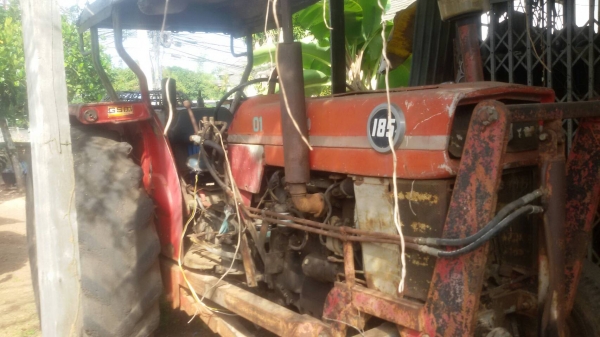 ขายด่วน รถไถแมสชี่ 185 รถสภาพพร้อมใช้งาน เครื่องเกียร์ดี ยางพร้อมใช้งาน อุปกรณ์ดันหน้า ผานพรวน เอกสารเล่มทะเบียน