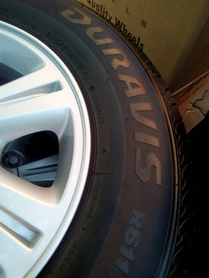 ของใหม่ ป้ายแดง 215/70R15 BRIDGESTONE DURAVIS R611 ปี16 ชุด 4 ล้อ tel. 081-427-3941 ของใหม่ ป้ายแดง 215/70R15 BRIDGESTONE DURAVIS R611 ปี16 ชุด 4 ล้อ tel. 081-427-3941
