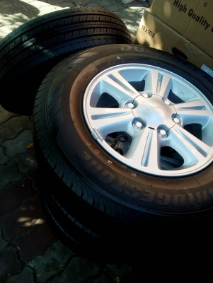 ของใหม่ ป้ายแดง 215/70R15 BRIDGESTONE DURAVIS R611 ปี16 ชุด 4 ล้อ tel. 081-427-3941 ของใหม่ ป้ายแดง 215/70R15 BRIDGESTONE DURAVIS R611 ปี16 ชุด 4 ล้อ tel. 081-427-3941
