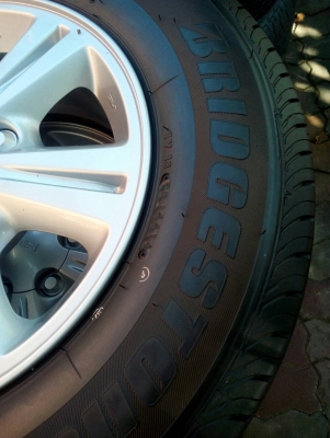 ของใหม่ ป้ายแดง 215/70R15 BRIDGESTONE DURAVIS R611 ปี16 ชุด 4 ล้อ tel. 081-427-3941 ของใหม่ ป้ายแดง 215/70R15 BRIDGESTONE DURAVIS R611 ปี16 ชุด 4 ล้อ tel. 081-427-3941