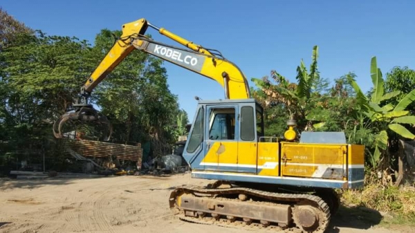 ขาย 450,000 KOBELCO  sk 905 มือครีบไม้พร้อมบุ้งกี้ เครื่องดี ปั้มแรง เอวแน่น ช่วงล่างเต็ม (รถอยู่ โคราช) 090-772-3710 090-772-3708