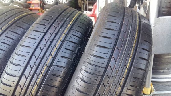 ขายล้อแม็กป้ายแดง toyota yaris trd 15" ยางปี16 สนใจติดต่อ ตาเล็ก ล้อและยางครับ 081-3747940