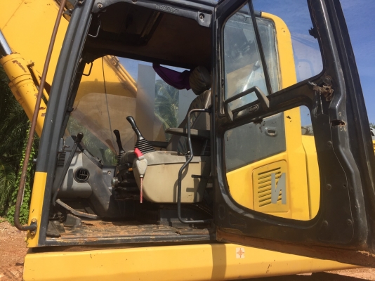ขายKOMATSU PC200รุ่น8 ระบบไฟเต็ม โช่บูช เอว อยู่ใส สภาพดี รถอยู่ประจวบ ราคา1,120,000บ. สนใจ 08356015