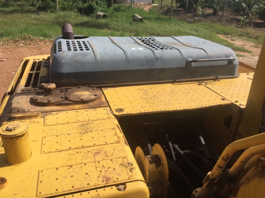 ขายKOMATSU PC200รุ่น8 ระบบไฟเต็ม โช่บูช เอว อยู่ใส สภาพดี รถอยู่ประจวบ ราคา1,120,000บ. สนใจ 08356015