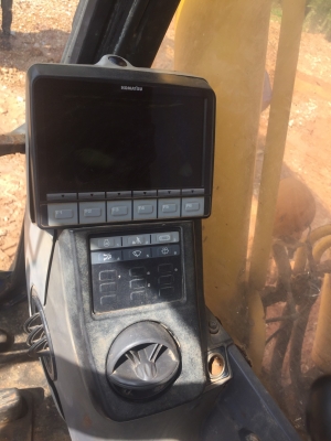 ขายKOMATSU PC200รุ่น8 ระบบไฟเต็ม โช่บูช เอว อยู่ใส สภาพดี รถอยู่ประจวบ ราคา1,120,000บ. สนใจ 08356015
