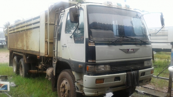 ขายHINO FM3M  240แรง  สโลวยก คัสชีช่วงล่าง เครื่องดี อยู่ประจวบ 720,000บ. สนใจ 0835601591 หรือ 0903494058