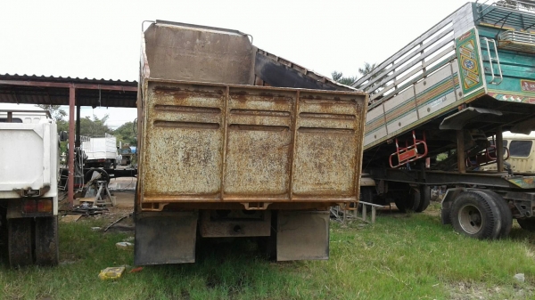 ขายHINO FM3M  240แรง  สโลวยก คัสชีช่วงล่าง เครื่องดี อยู่ประจวบ 720,000บ. สนใจ 0835601591 หรือ 0903494058