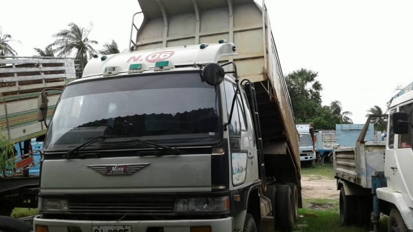 ขายHINO FM3M  240แรง  สโลวยก คัสชีช่วงล่าง เครื่องดี อยู่ประจวบ 720,000บ. สนใจ 0835601591 หรือ 0903494058