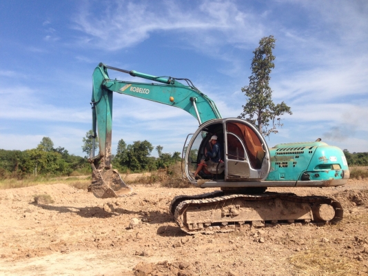 ขายด่วน KOBELCO SK200-5 SUPER  รถสภาพพร้อมใช้งาน เครื่องปั้มดีเยี่ยม ไฟฟ้าครบ แอร์เย็น โซ่ช่วงล่างเต็มทั้งสองข้าง เอวแน่น รถทำงานสมบูรณ์ เอกสารใบแจ้งจำหน่าย