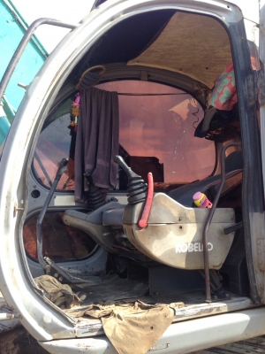 ขายด่วน KOBELCO SK200-5 SUPER  รถสภาพพร้อมใช้งาน เครื่องปั้มดีเยี่ยม ไฟฟ้าครบ แอร์เย็น โซ่ช่วงล่างเต็มทั้งสองข้าง เอวแน่น รถทำงานสมบูรณ์ เอกสารใบแจ้งจำหน่าย