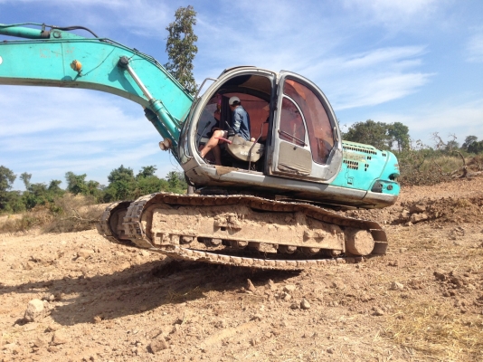 ขายด่วน KOBELCO SK200-5 SUPER  รถสภาพพร้อมใช้งาน เครื่องปั้มดีเยี่ยม ไฟฟ้าครบ แอร์เย็น โซ่ช่วงล่างเต็มทั้งสองข้าง เอวแน่น รถทำงานสมบูรณ์ เอกสารใบแจ้งจำหน่าย