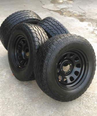 ขายล้อลาย Rock ขอบ 17 พร้อมยาง AT สวยๆ