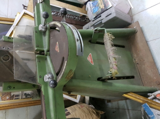 ขายตัวตัดกรอบรูปมอสโซ่ลดเหลือ40,000ครับ