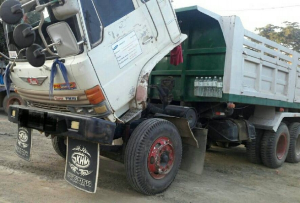 ขายแล้ว ครับๆ สิบล้อ ฮีโน่ FM187LA HO7C185โบว์อิน,เกียร์อีตั้น 2เพา ดั้ม สภาพดีสวยเดิมๆพร้อมใช้  ทะเบียนพร้อมโอน ขาย 585,000บ น่าใช้