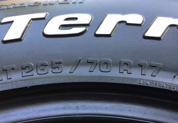 ยาง All BF Goodrich 265 70 17 กลางปี14 ดอกเต็มติดหนวดทุกเส้น ไม่มีปะ ลงพื้นปี16 ราคาไม่แพง ยาง All BF Goodrich 265 70 17 กลางปี14 ดอกเต็มติดหนวดทุกเส้น ไม่มีปะ ลงพื้นปี16 ราคาไม่แพง