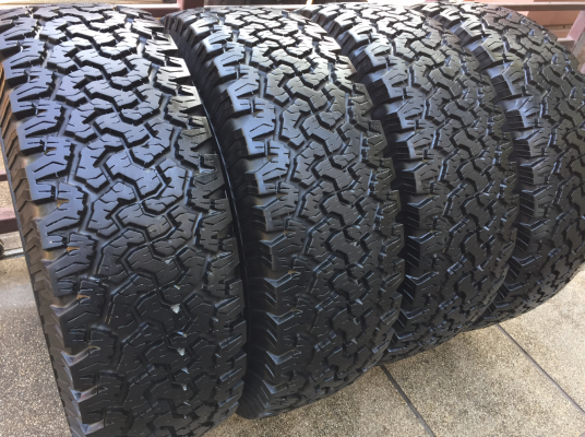 ยาง All BF Goodrich 265 70 17 กลางปี14 ดอกเต็มติดหนวดทุกเส้น ไม่มีปะ ลงพื้นปี16 ราคาไม่แพง ยาง All BF Goodrich 265 70 17 กลางปี14 ดอกเต็มติดหนวดทุกเส้น ไม่มีปะ ลงพื้นปี16 ราคาไม่แพง